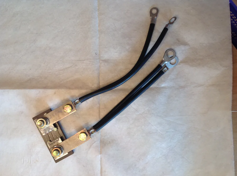 Masseanschluß 250 Amp. mit 4 Kabeln - 2 x M17 und 2 x M13 Ringösen Sonderaktion