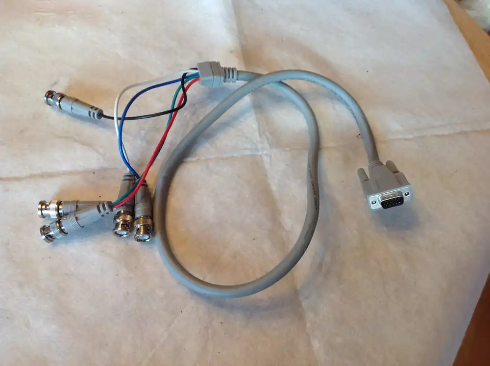 Beliebt Computerkabel AWM 2919 E138961 mit 1 x 14-Pol.D-Sub-Stecker (M) und 5 x BNC-Stecker
