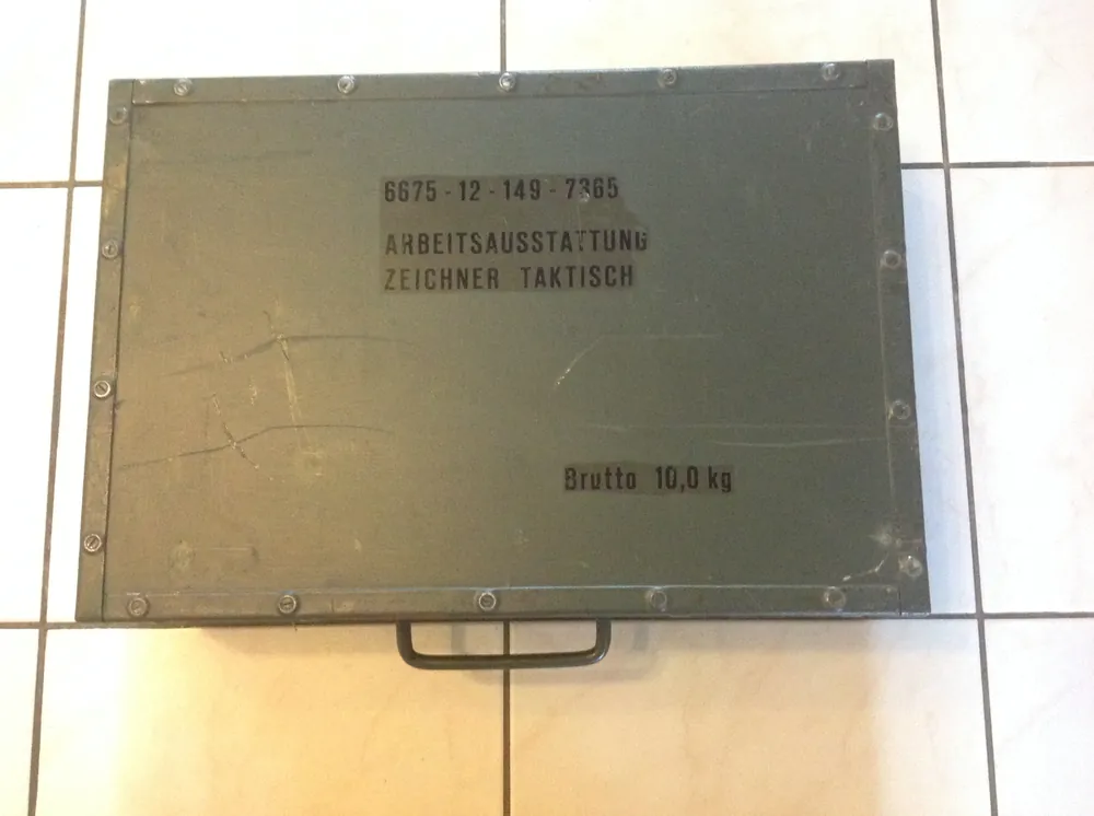 Zeichenausstattung ex Bundeswehr mit praktischem Holzkoffer Bestpreis