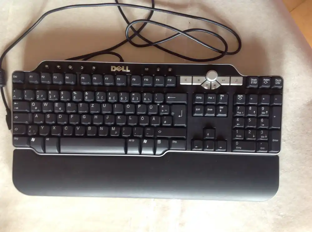 Neue Ware Dell SK 8135 Multimedia Tastatur-USB HUB