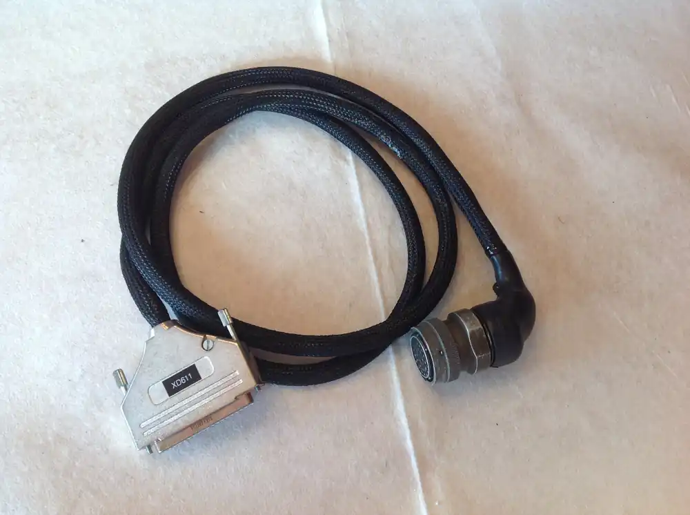 Verbindungskabel XD 611 mit 1 x 37-Pol. Sub-D Stecker (W) und 32-Pol. Stecker (W) Billig