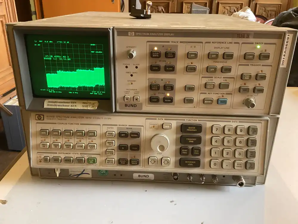 Hewlett Packard 8566B Spectrum Analyser ( Microwellen-Spectrumanalyser ) Markenprodukt