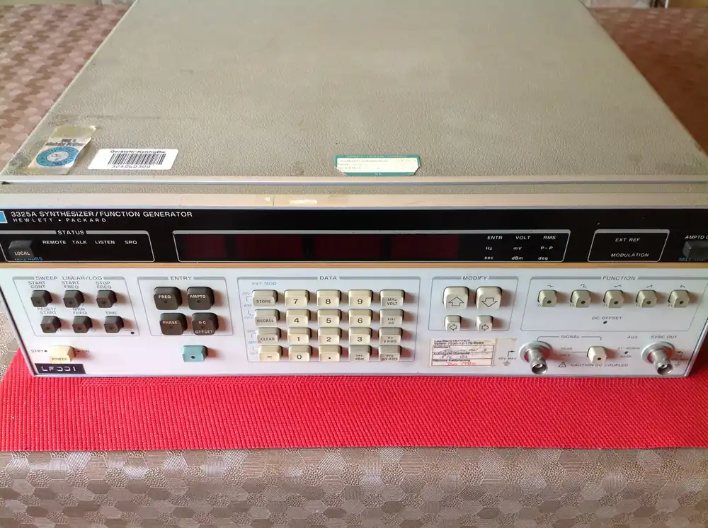Hewlett Packard 3325A Synthesizer/Functions Generator Finale Aktion
