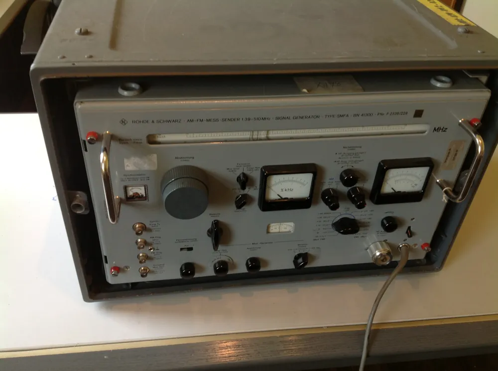 Markenprodukt Rohde & Schwarz AM-FM-Mess-Sender Typ SMFA