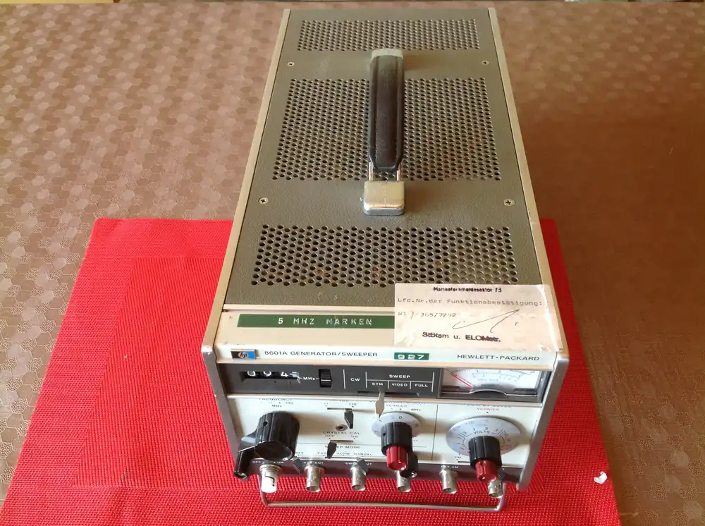 Hewlett Packard 8601A Signal Generator/Sweeper Aktuell