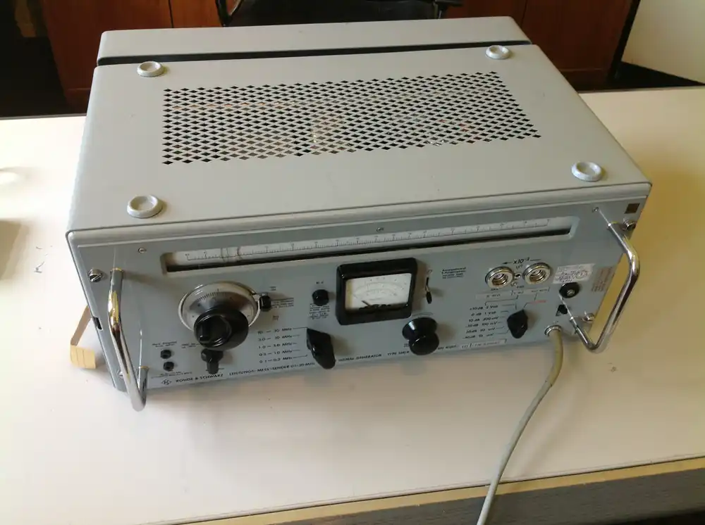 Rohde & Schwarz Leistungs-Mess-Sender / Power Signal Generator Typ SMLR Preisreduziert