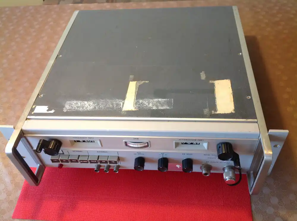 Hewlett Packard 8614A Signalgenerator Preisreduziert
