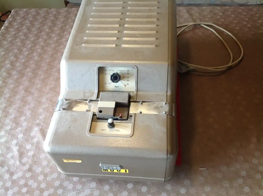 Begrenztes Angebot Elektronischer Morseschnellgeber, Elektronischer Lochstreifen-Zeichenumsetzer Typ EG 21 Y