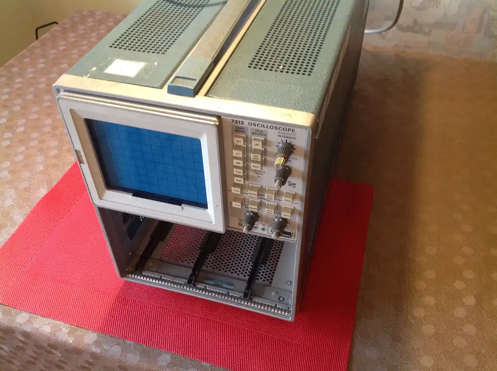 Finale Aktion Tektronix Oszilator 7313 mit Tastkopf P 6063 A