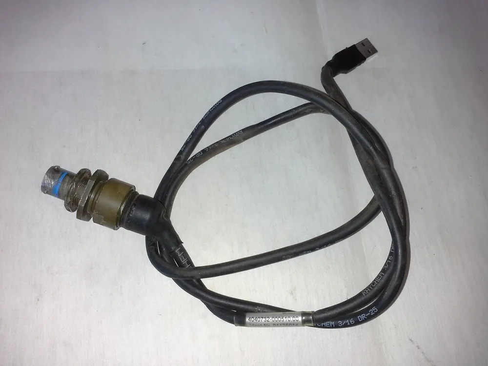 Kracherpreis Kabel mit 1 x USB-Anschluß und 1 x 13-Pol.-Anschluß (W)