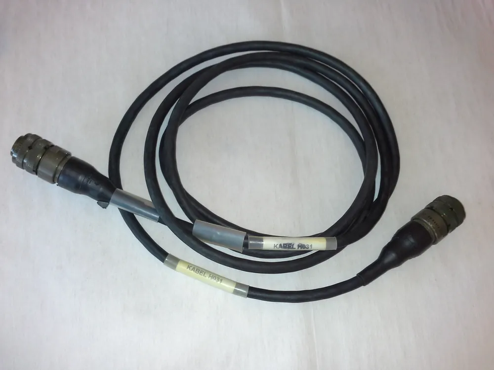 Spezialkabel H031 - 2 x 37-Pol.-Anschluß (M) Markenprodukt