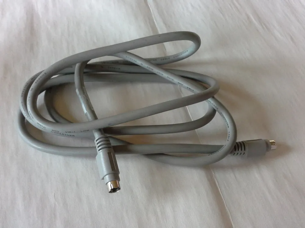 Video Kabel mit 2 x Hosidenstecker (4-Polig) Neue Ware
