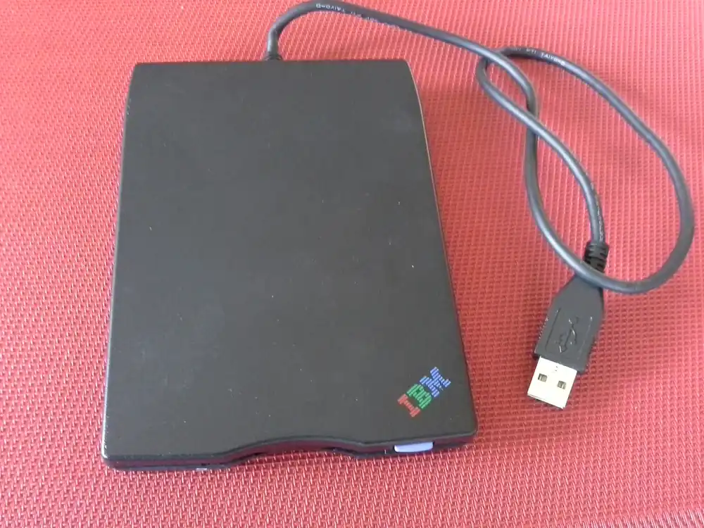 Begrenztes Angebot IBM MPF32E-USB externes Diskettenlaufwerk