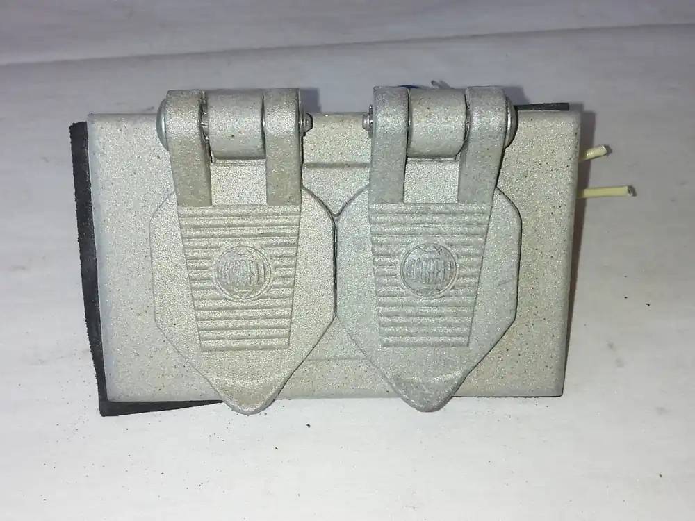 USA-Doppel Einbausteckdose CR15WHI Nema 5-15R, 15A, 125V Knallerangebot