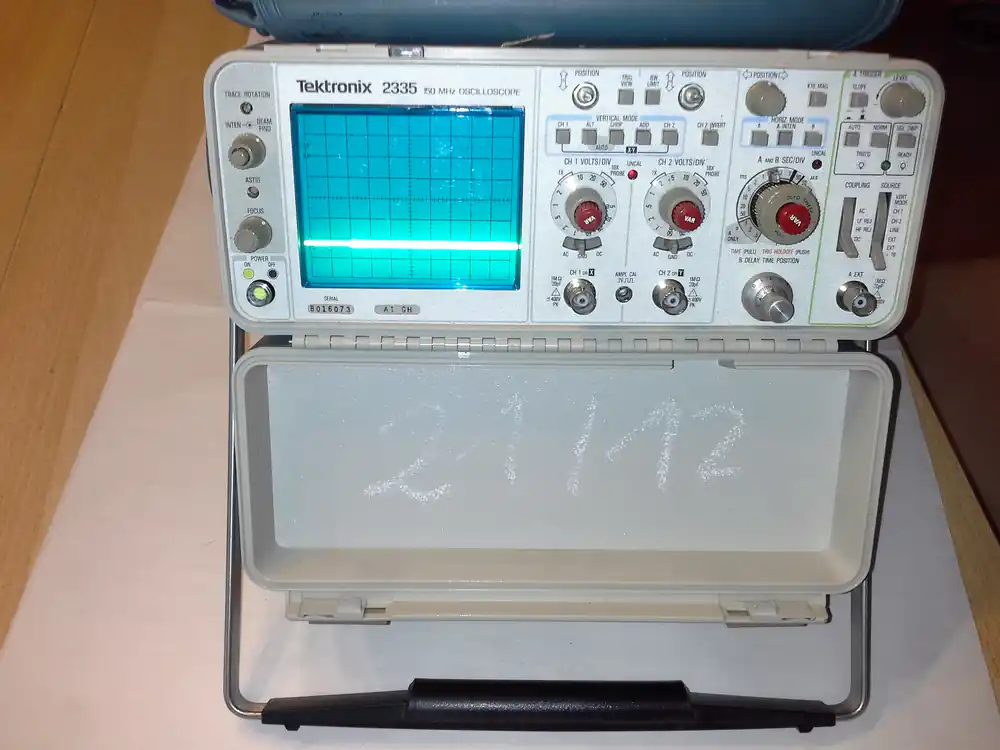 Sofort Bestellen Tektronix 2335 150 MHz 2-Channel Analog Oszilloscope