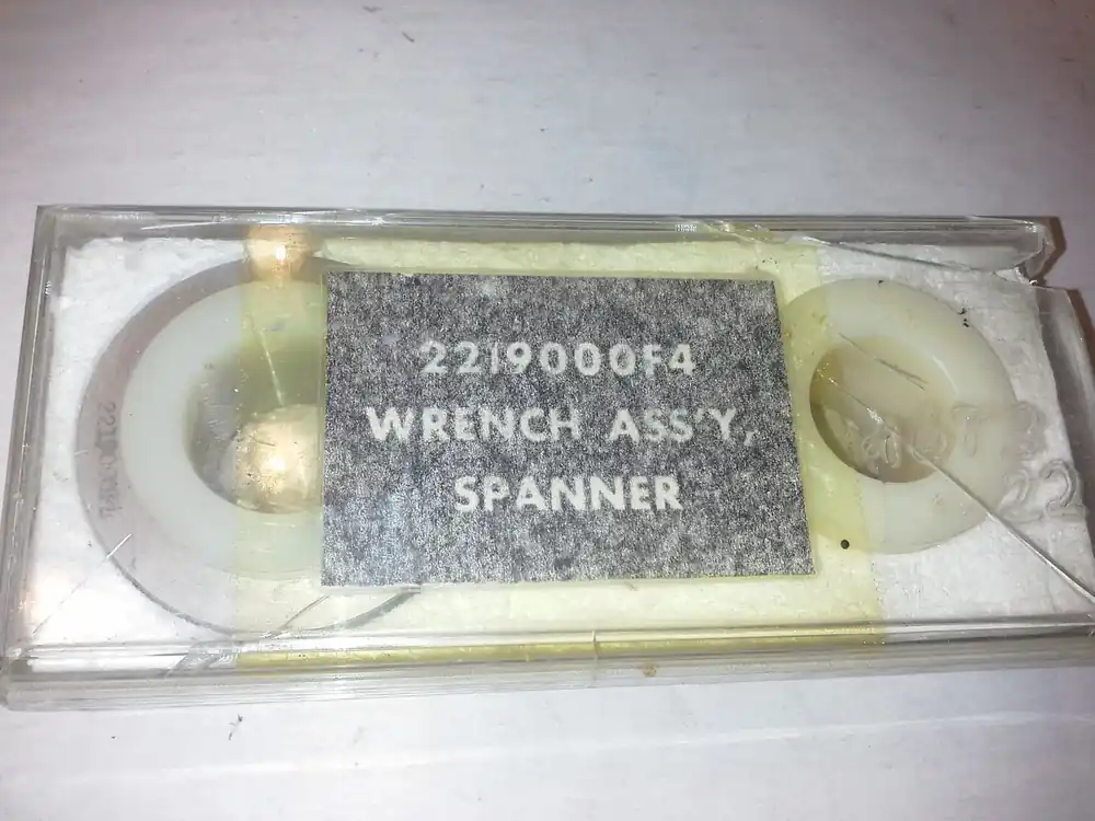 Echt Spezialschlüssel 2219000F4