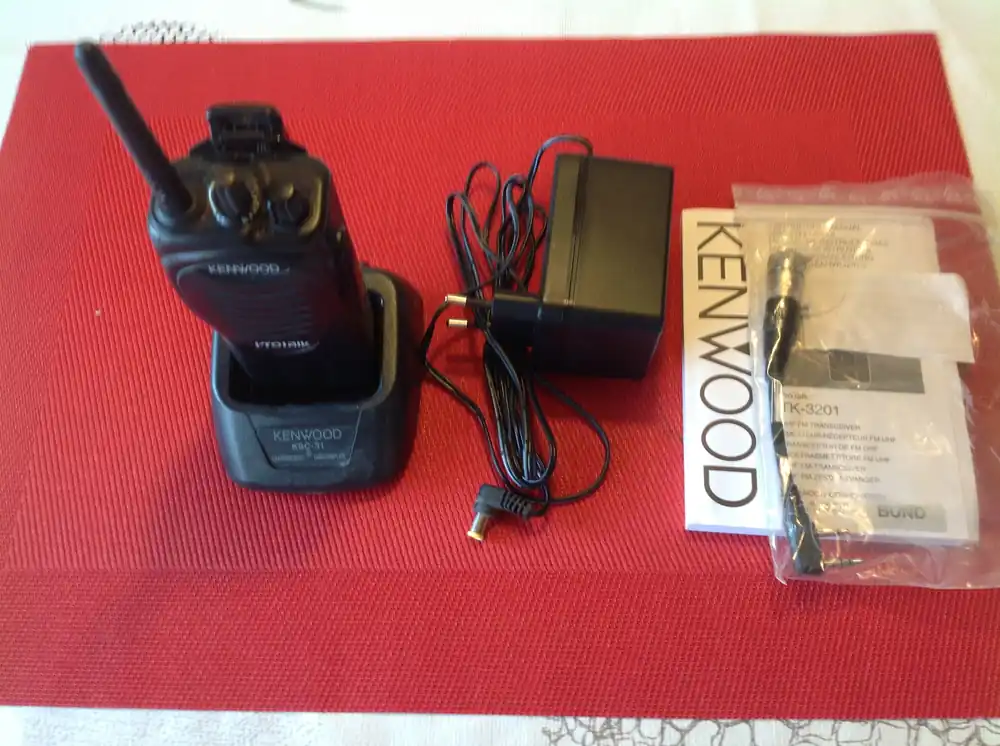 Kenwood TK 3201 E2 Funkgerät UHF-FM-Transceiver Aktuell