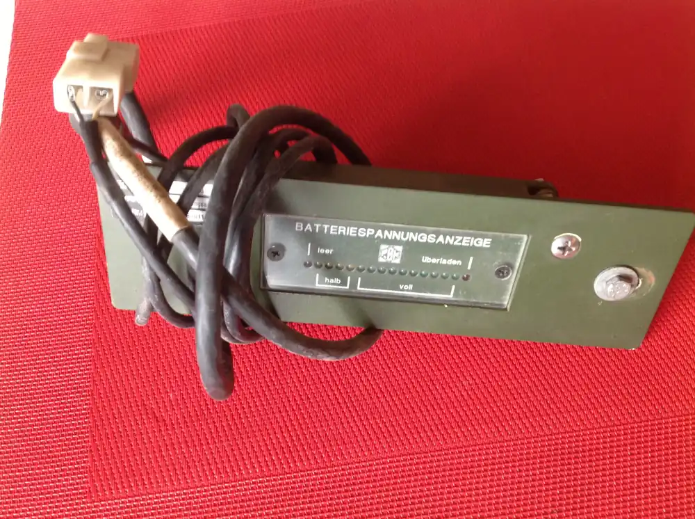 Batteriespannungsanzeige mit Anschlußkabel zum Hauptschalter Funk Sofort Bestellen