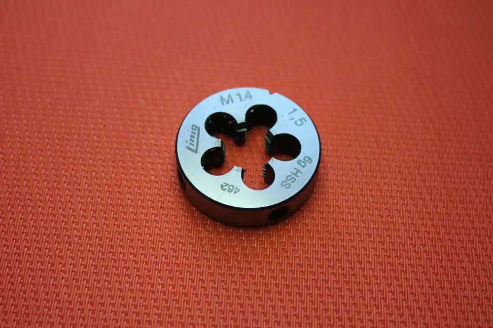 Begrenztes Angebot Gewindeschneideisen M14 x 1,5 6g HSS LINIG