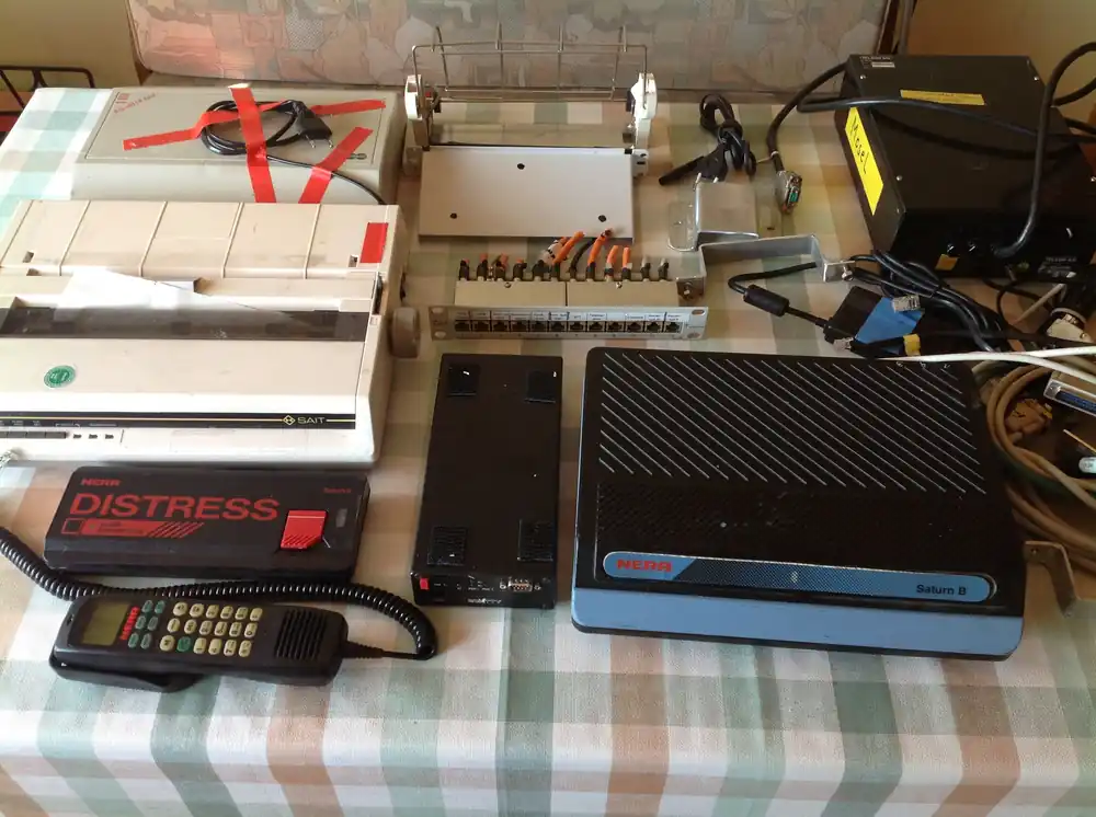 Sende-/ Empfangsanlage Saturn Bm Marine MK2 Satelitenkommunikationsanlage Mega-Angebot