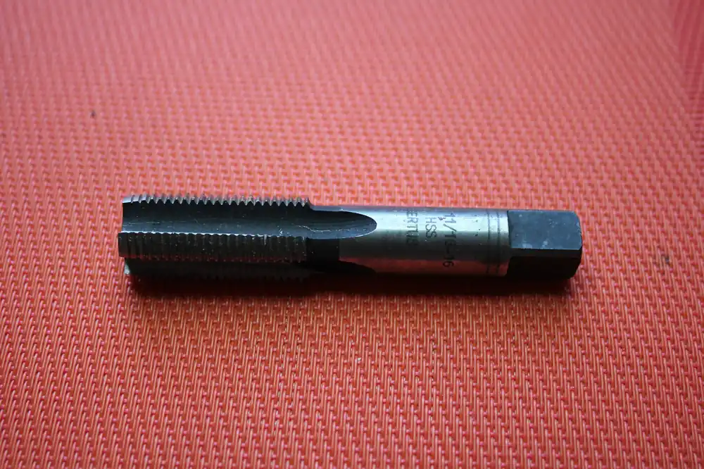 Neu Gewindebohrer 11/16"-16 NS HSS