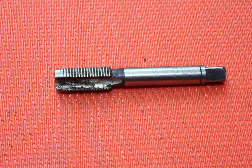 Neu Gewindebohrer M10x1 HSS