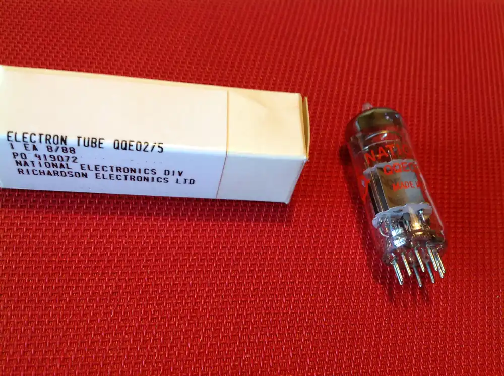 Elektronenröhre QQE 02/5 Aktuell