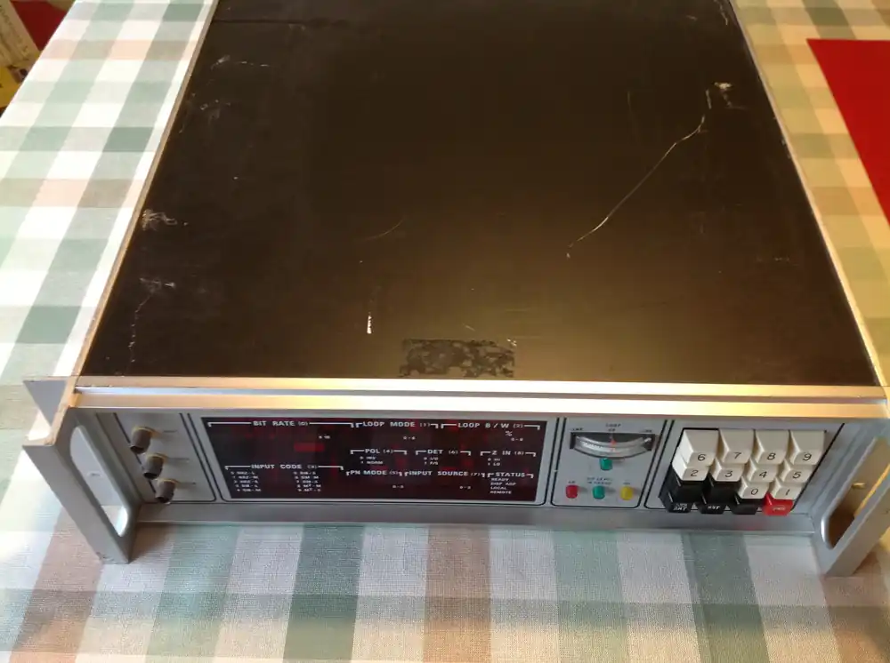 DSI Decon Systems Inc. Mod. 7700 PCM BIT Synchronizer Expressversand