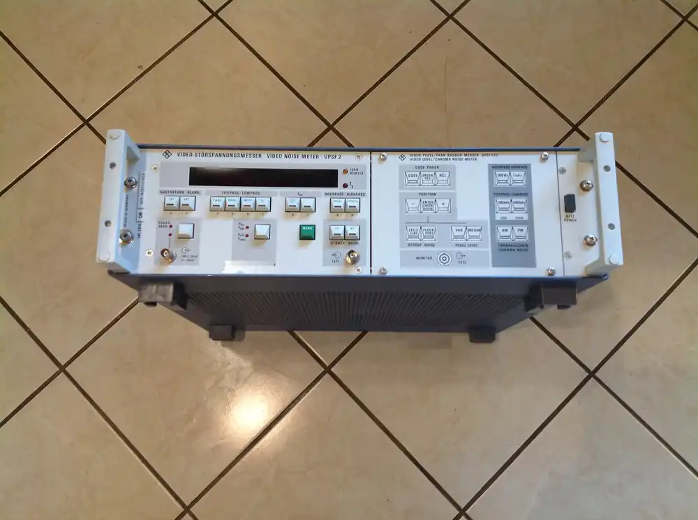 Rohde & Schwarz Video-Störspannungsmesser / Video Noice Meter UPSF 2 + Rohde & Schwarz Video-Pegel/Farb-Rausch-Messer UPSF2 E2 Preiswert