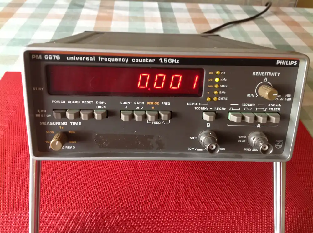 Nur Heute Philips Frequenzmessgerät - Universal Frequency Counter Typ PM 6676 10....1500 MHz