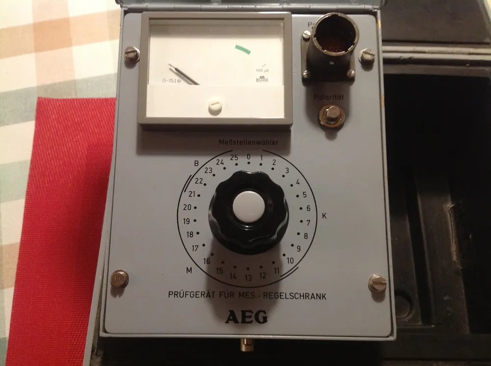 Prüfgerät für elektronische Anlagen MES-Regelschrank Nur Heute