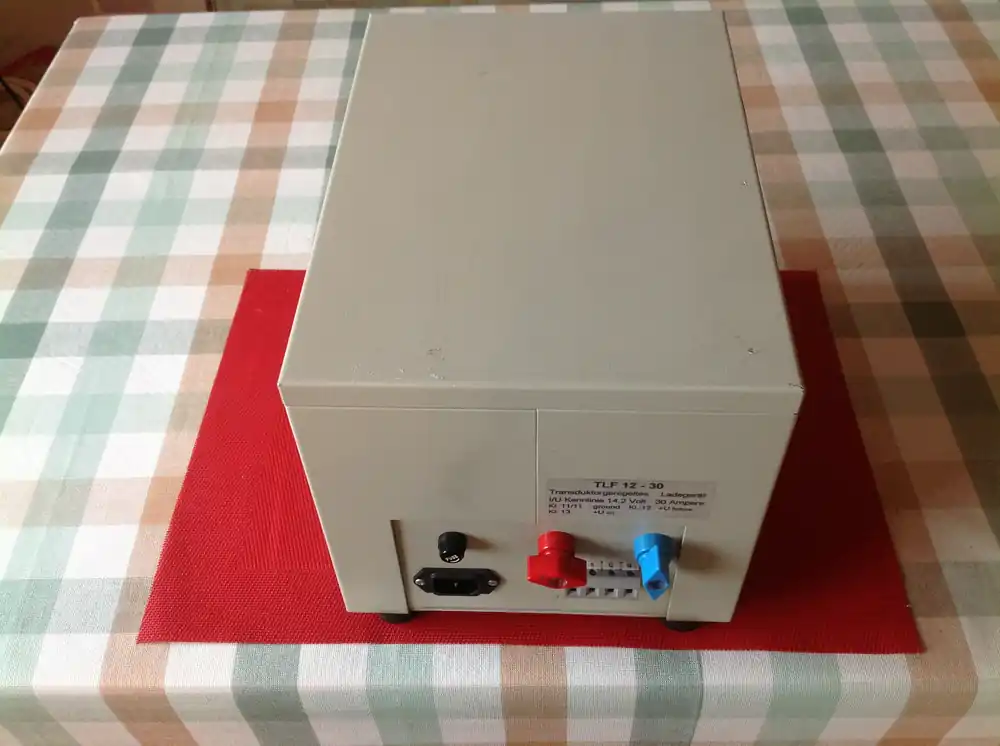 Transduktorgeregeltes Ladegerät "Transwatt" Mod. TLF 12-30 12 V, 30 A Neu