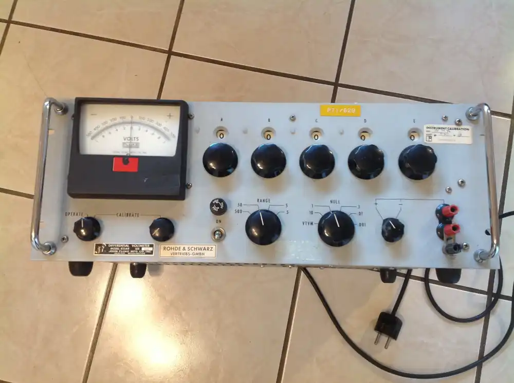 Fluke Differential Voltmeter Mod. 825 AR Highlight
