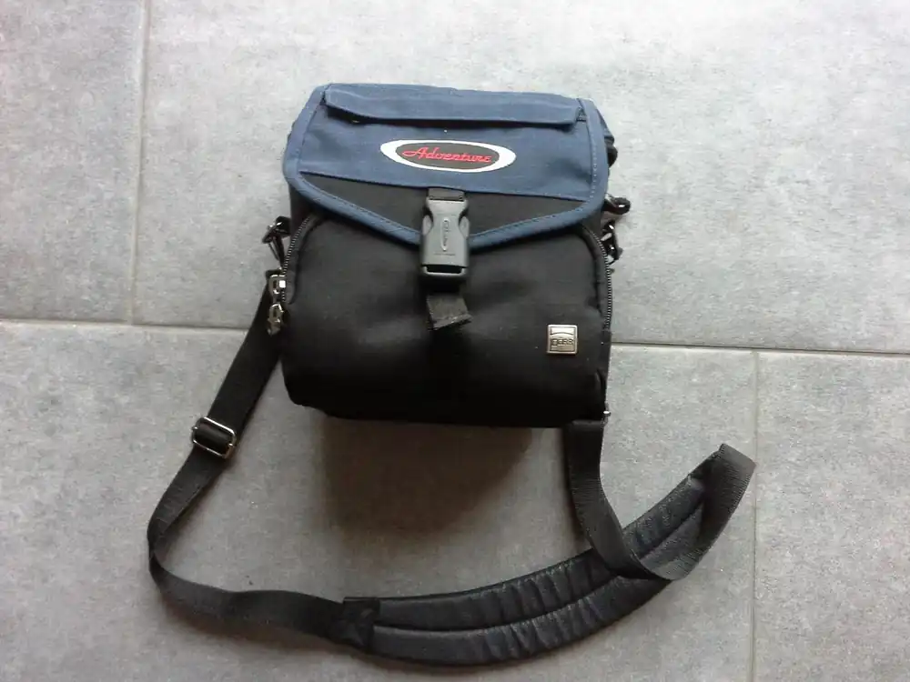 Kameraaufbewahrungstasche mit Tragegurt für Olympus SP-590UZ o.ä. Abverkauf