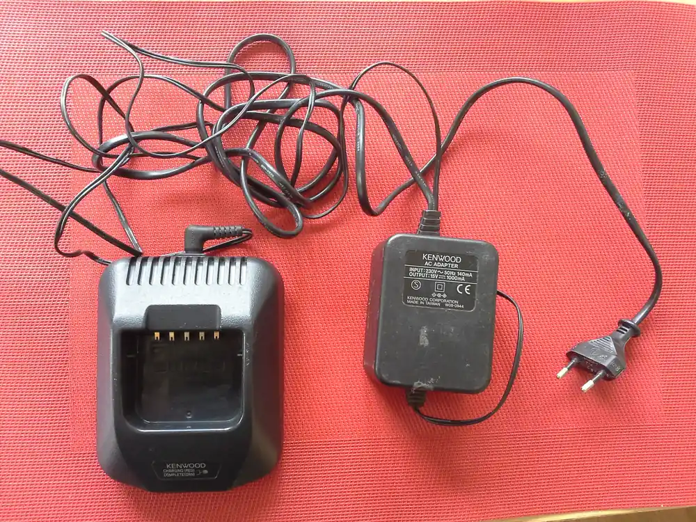 Akkuschnellladegerät KENWOOD Typ KSC-25 Neue Kollektion