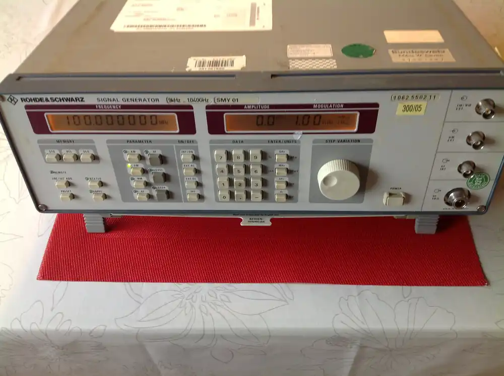 Rohde & Schwarz Signal Generator SMY 01 9 KHz.... 1,040 GHz Schneller Versand