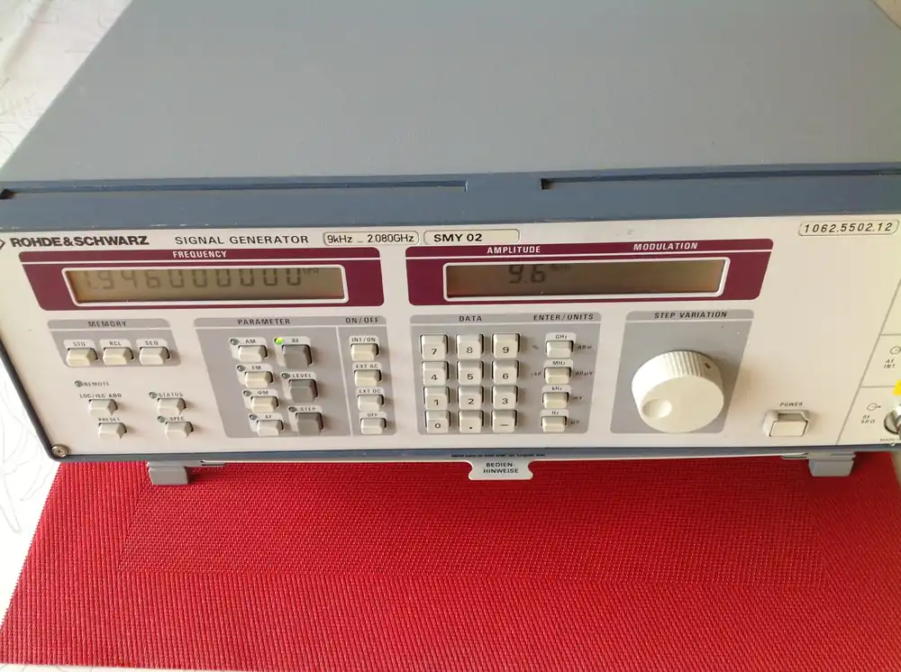 Preisreduziert Rohde & Schwarz Signal Generator SMY 02 - 9 KHz....2080MHz