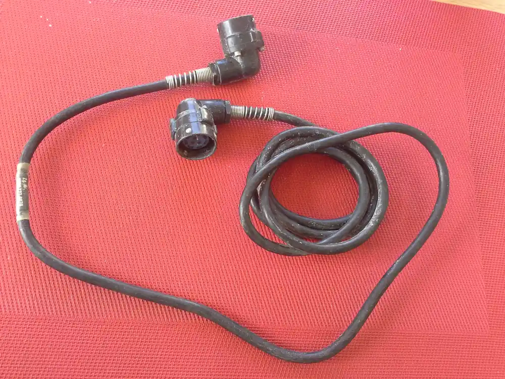 Echt Funkkabel mit 2 x U-127/U Stecker abgewinkelt