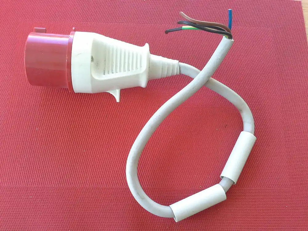 Echt Starkstromkabel mit 1 x Stecker CEE Typ 230
