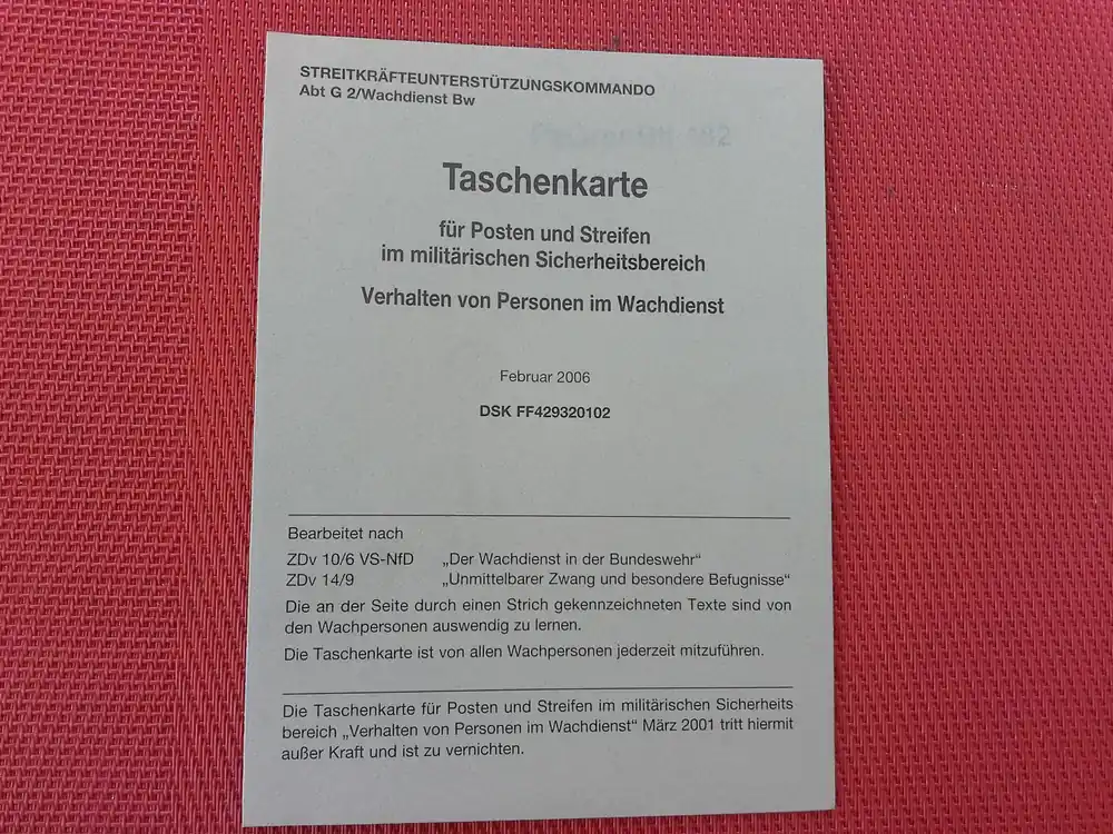 Neuheit Taschenkarte "für Posten und Streifen im militärischen Sicherheitsbereich; Verhalten von Personen im Wachdienst"