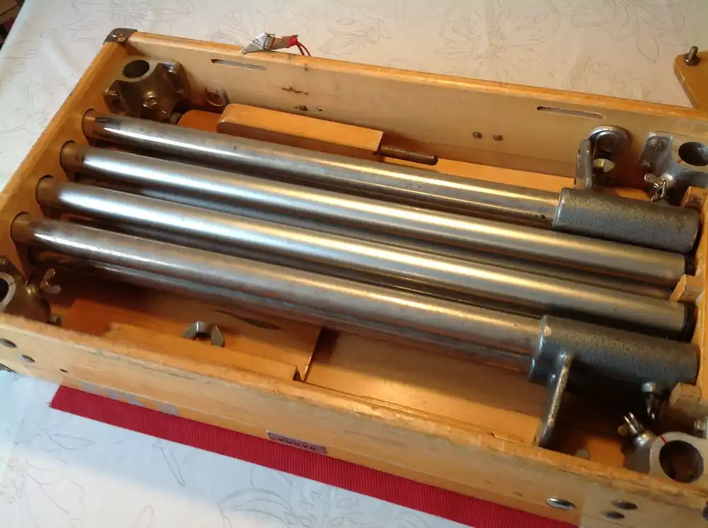 Markenprodukt Ständertisch, Projektor