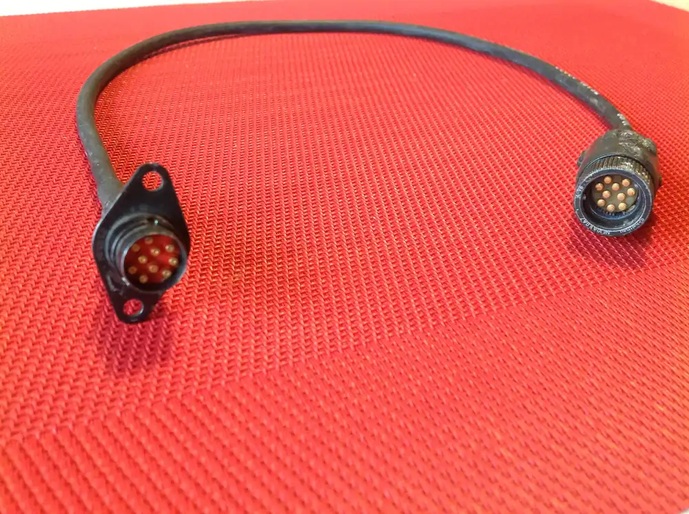 Neue Kollektion Kabel mit NF-10 Stecker und NF-10 Buchse weißer Punkt