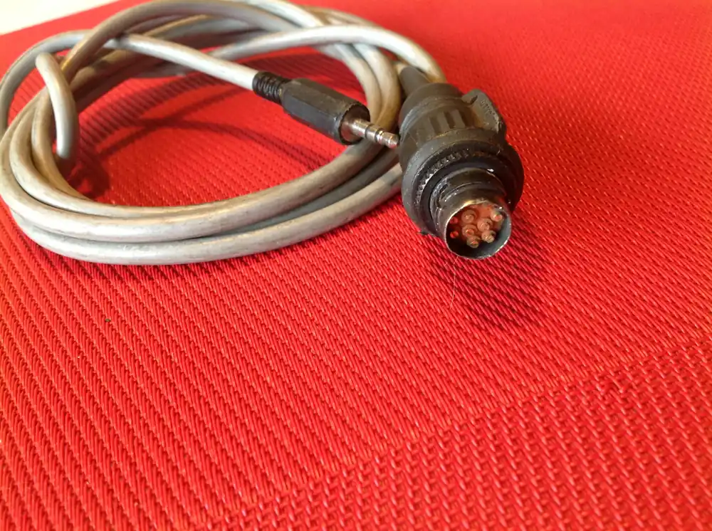 Aktuell Kabel mit NF-10 Buchse und Prüfstecker