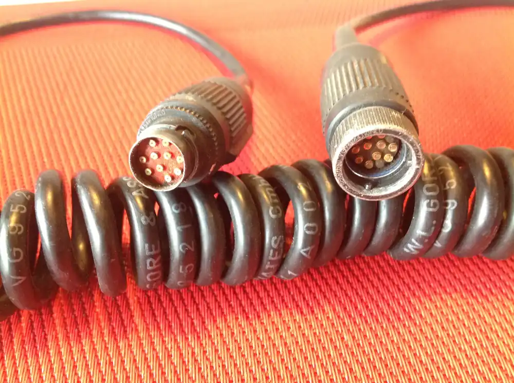 Spiralkabel mit NF-10 Stecker und NF-10 Buchse Echt