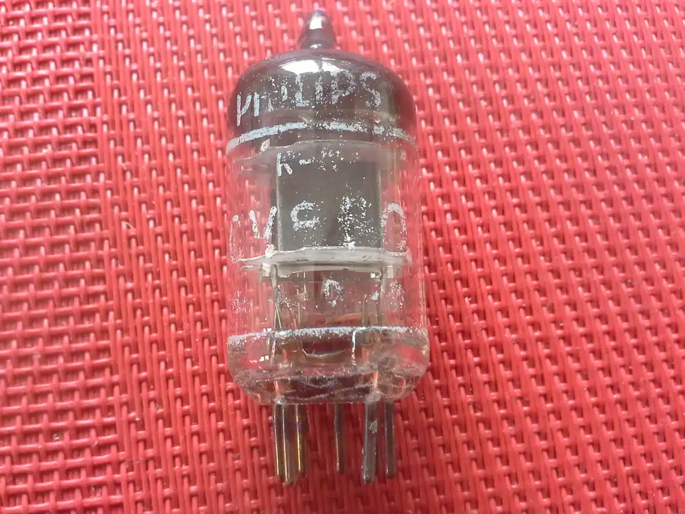 Sonderaktion Elektronenröhre Typ CV 880