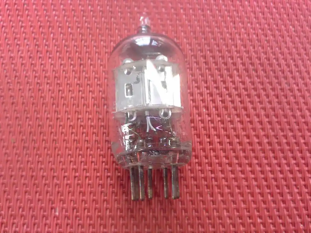Knallerangebot Elektronenröhre Typ CV 40