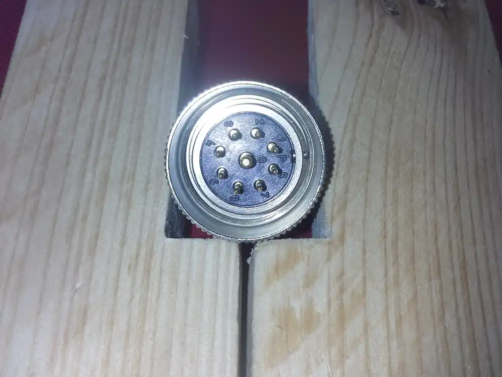 Mega-Angebot Spezialstecker 9-polig männlich mit Kabelrest