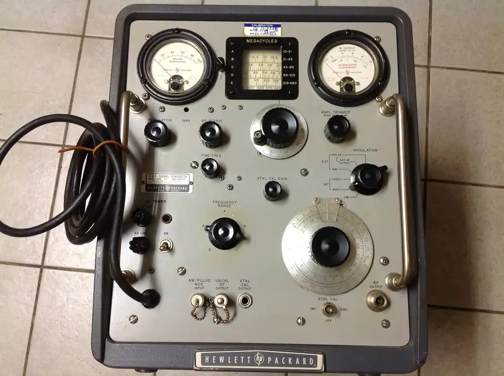 Letzte Chance Hewlett Packard VHF Signal Generator Model 608E Röhrengerät