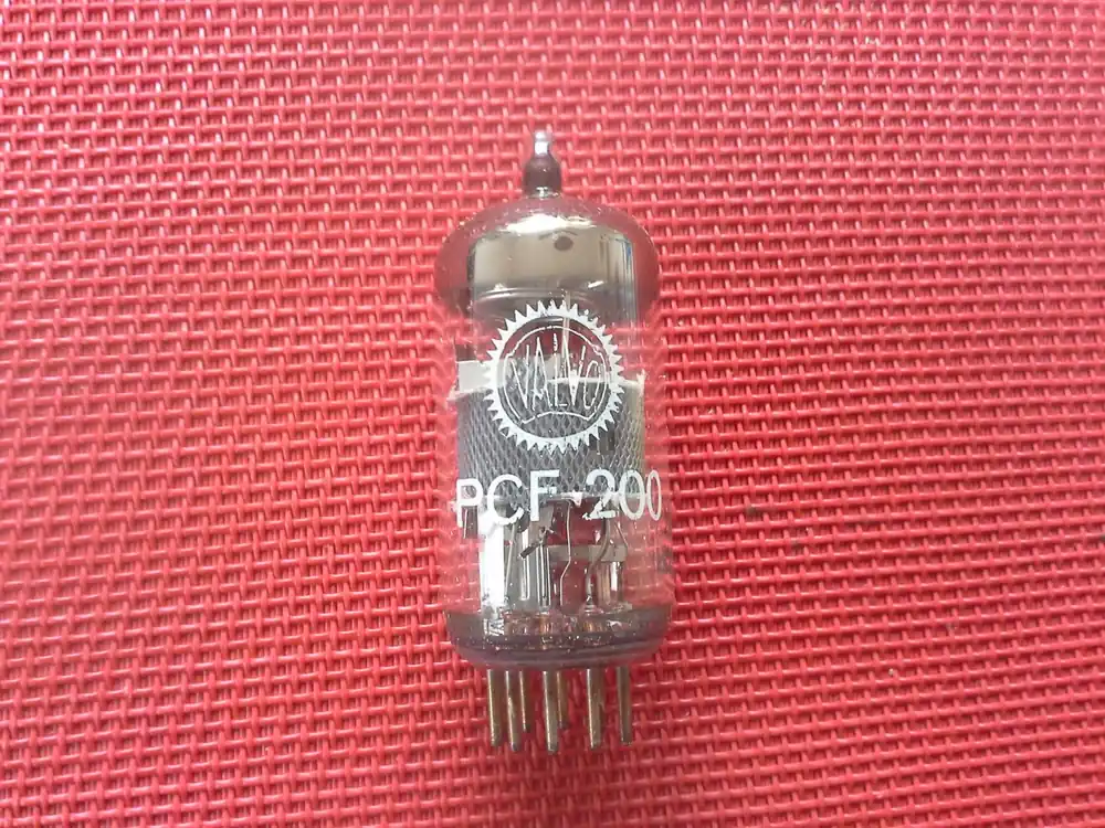 Elektronenröhre Typ PCF 200 Saisonangebot