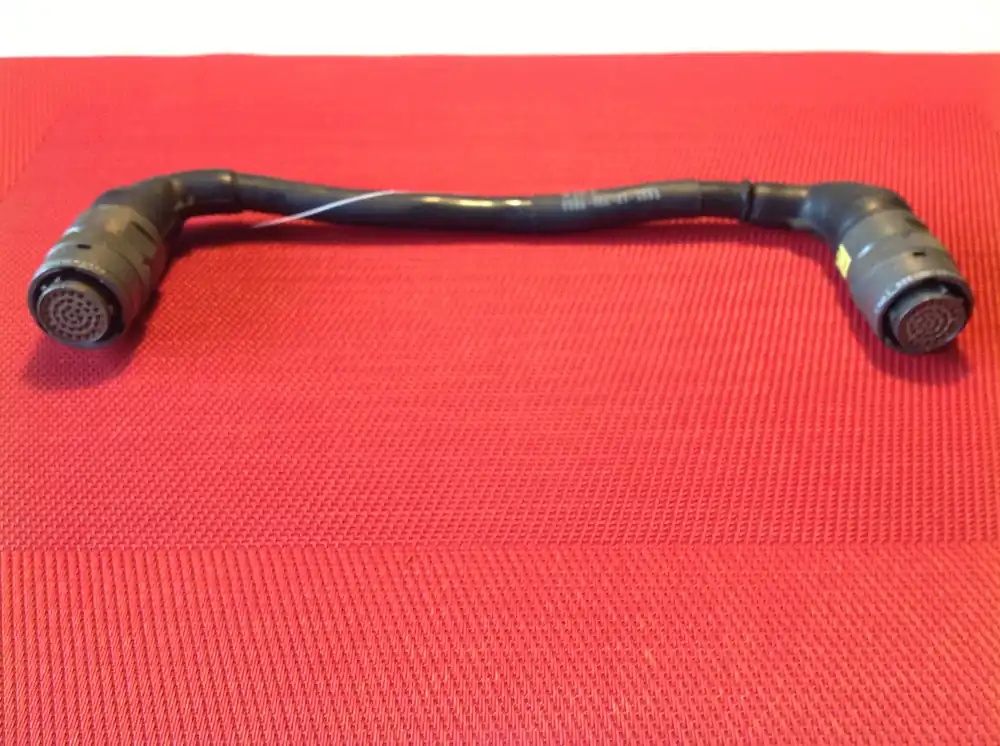 Markenware Richtfunkkabel mit 2 x 37 pol. Buchse